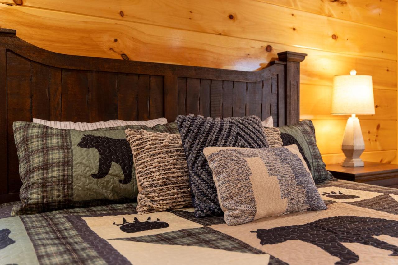 5Bd5B Escape Cabin With 2 Hottubs, Thtr &Game Rm,1Mi To The Parkway! 4Mi To Dollywood - Spring Deal Pigeon Forge Exteriér fotografie